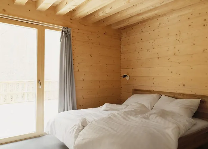 Mondholz - Urban Inn 24-7