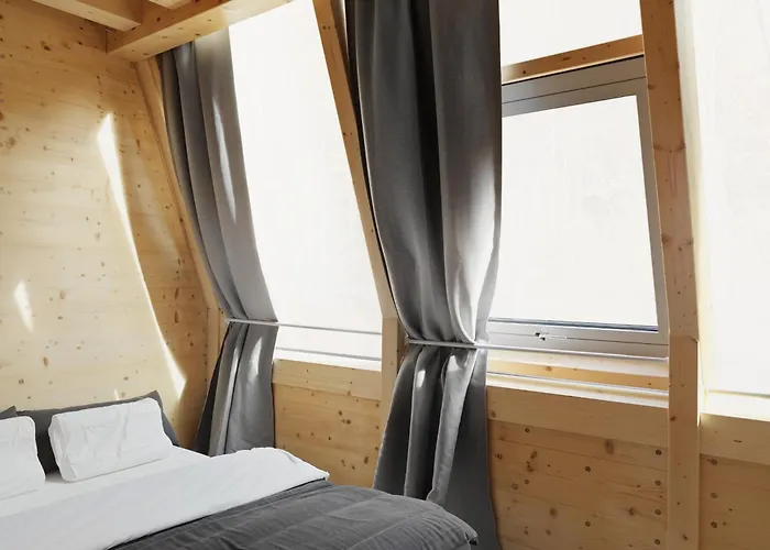 Mondholz - Urban Inn 24-7