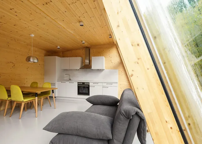 Mondholz - Urban Inn 24-7